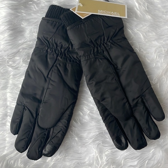 Brand New Michael Kors Black Touchscreen Stitch Logo Detail Gloves - Picture 5 of 11